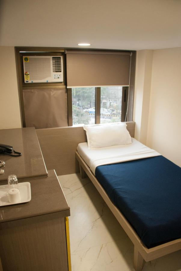 City Hotel ムンバイ エクステリア 写真