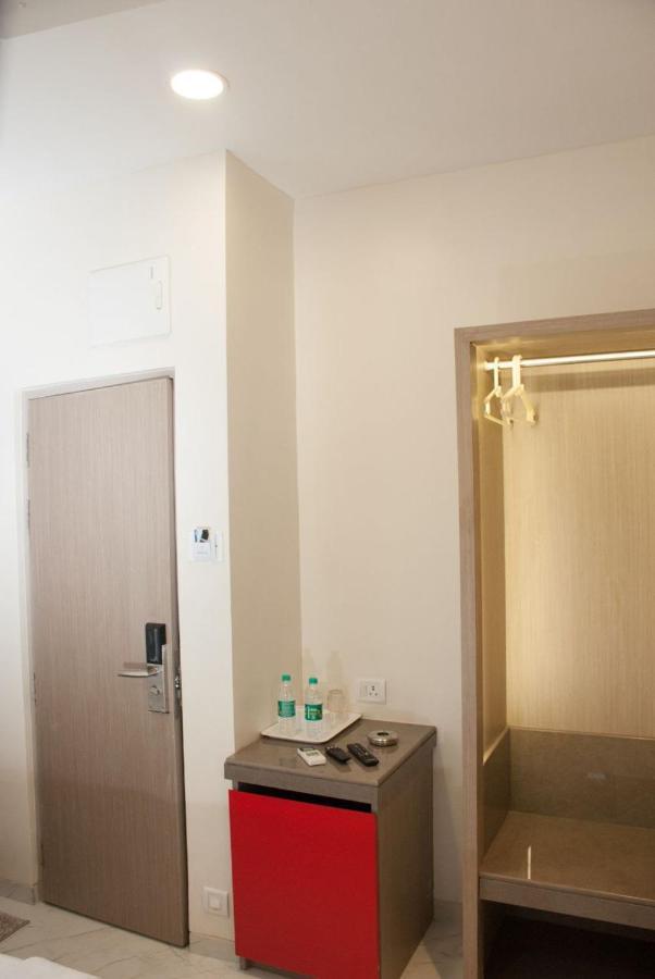 City Hotel ムンバイ エクステリア 写真